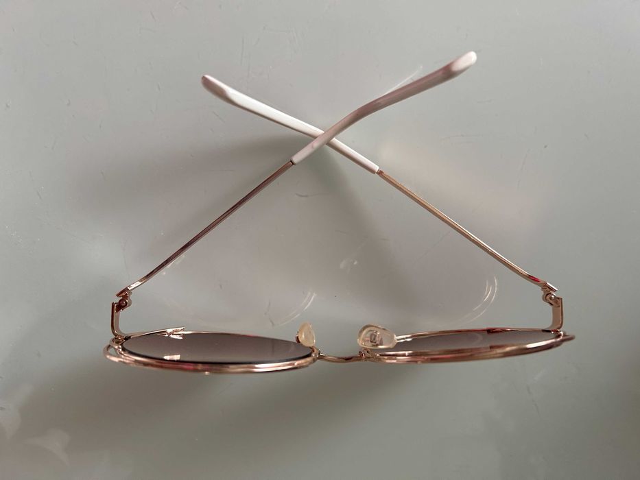 Oculos de sol com aros redondos