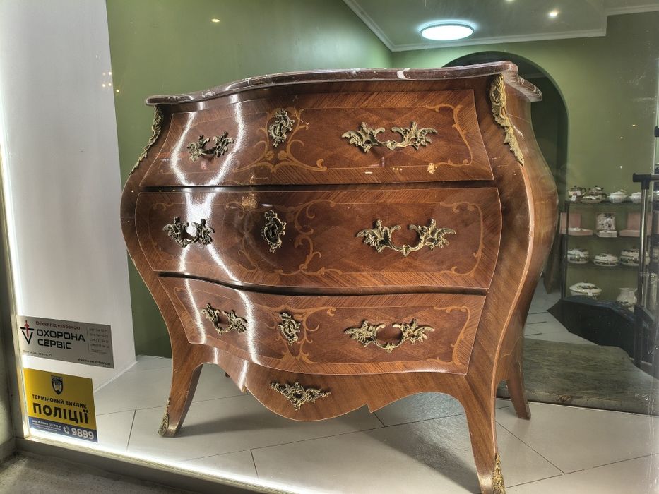 Продам комоди, годинник та дзеркала