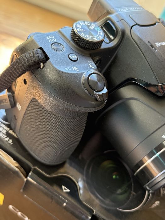 Nikon Coolprix  B700