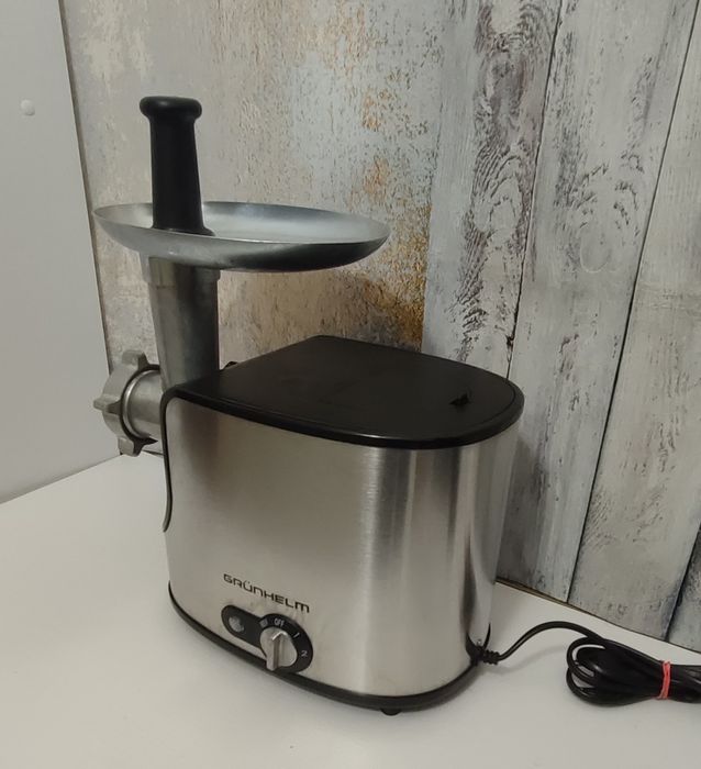 Электрическая мясорубка Grunhelm AMG240SSJ 3в1 2400Вт