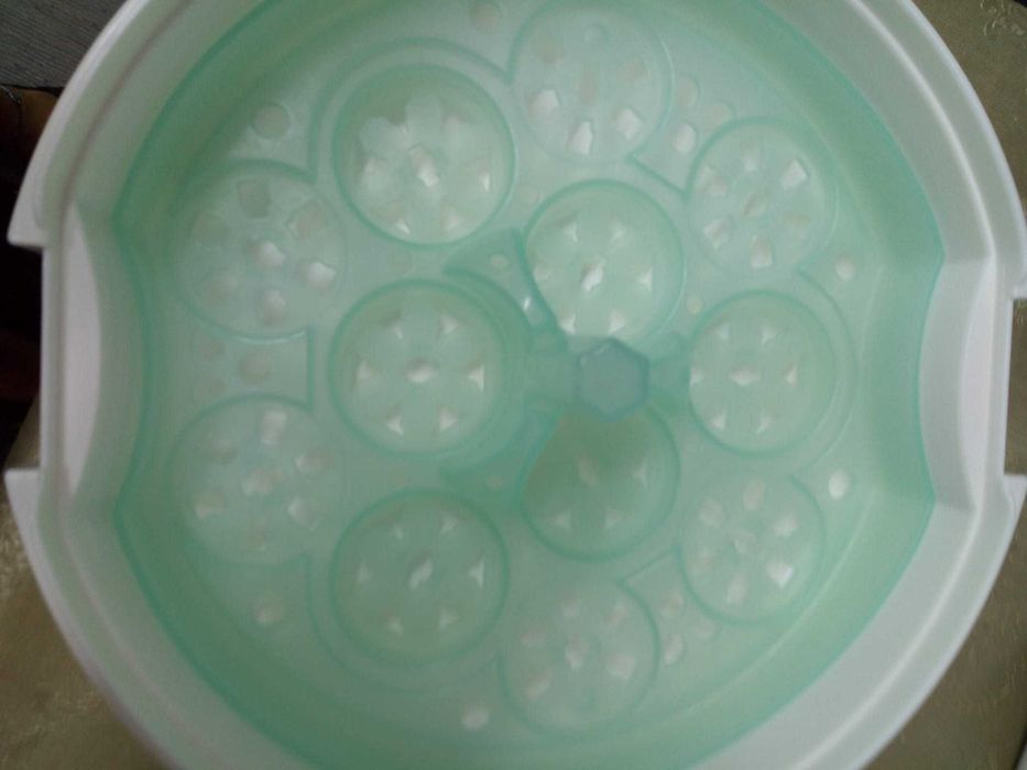 Mesa bebê muda fraldas e esterilizador de biberões