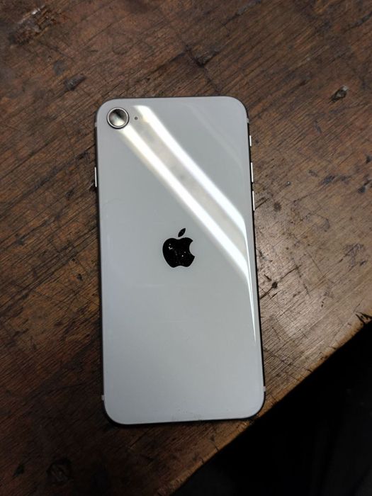 Продам iphone se 2020/64