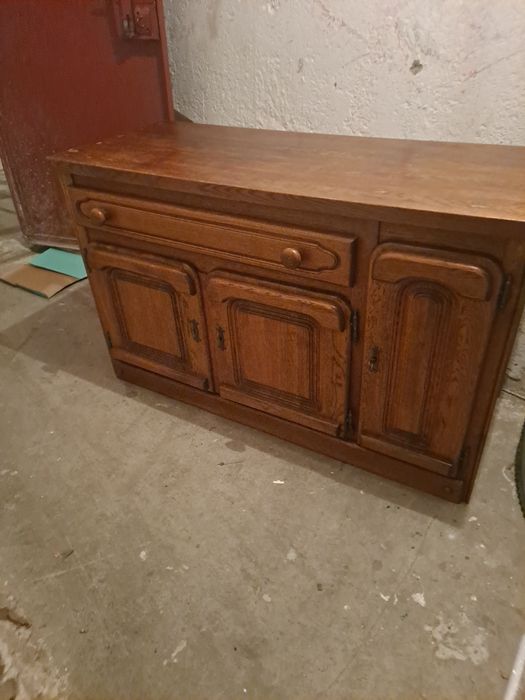 Sprzedam komode  kolor ciemny dab.