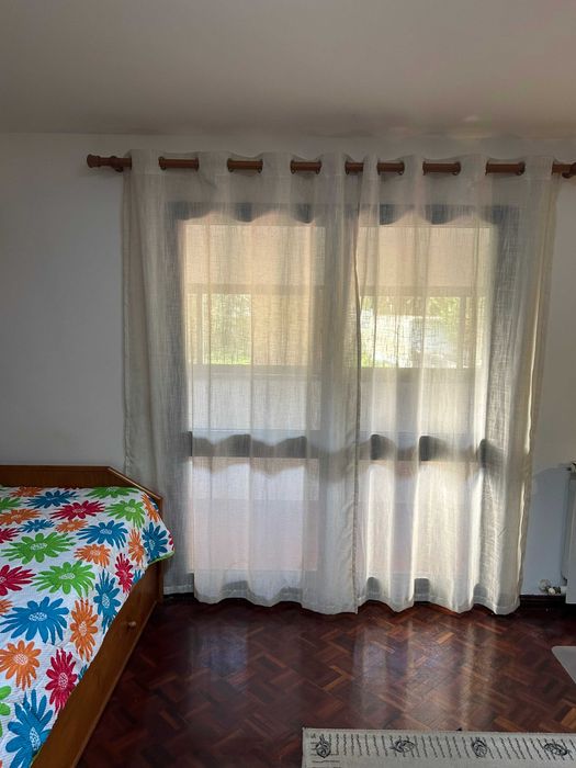 Arrendo quarto grande em moradia