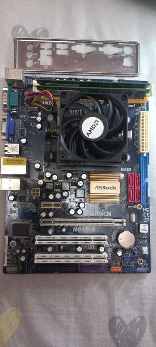 ASRock N61P-S c  Athlon 64 x2 5000+, 4Gb DDR2, куллер