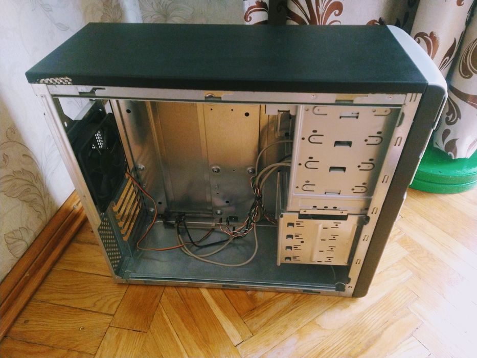 Корпус системного блоку