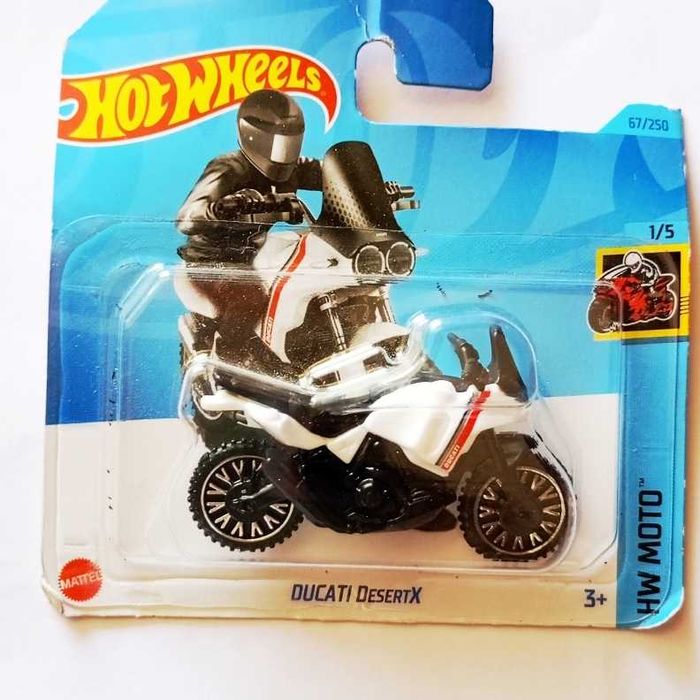 Vários modelos de Hot Wheels