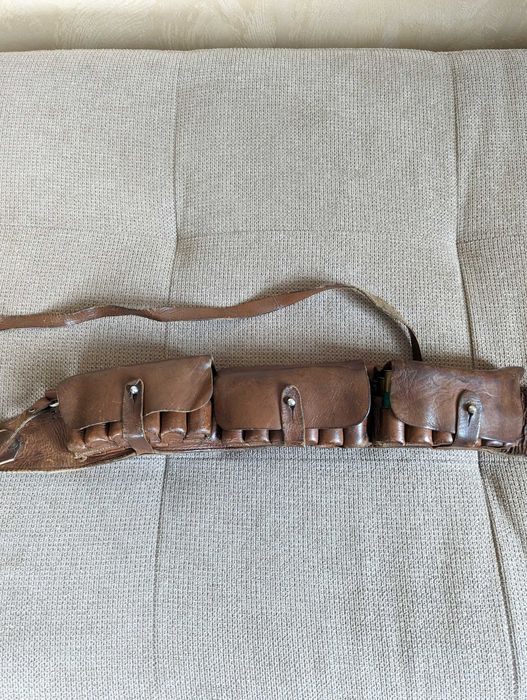 Патронташ мисливський , шкіряний 12 калібр на 36 набоїв.