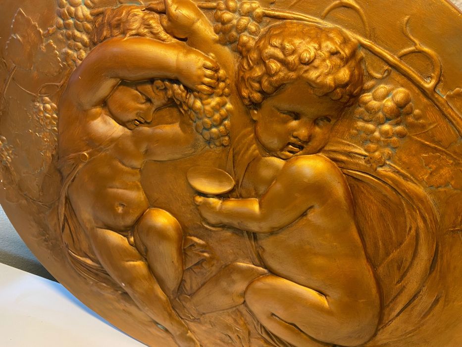 Painel antigo em gesso dourado