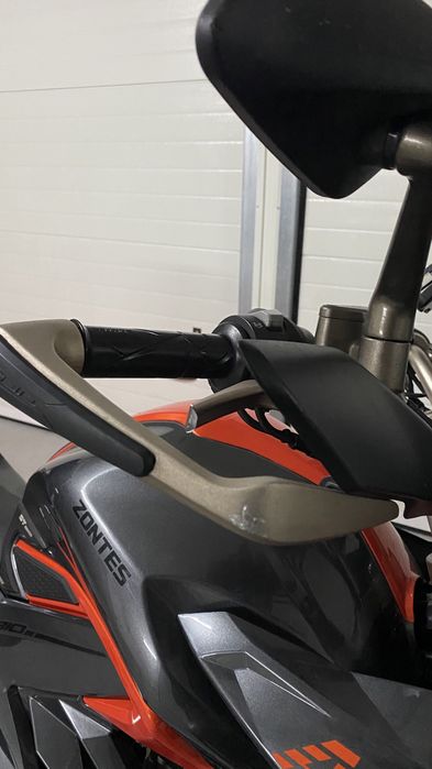 OPORTUNIDADE! Mota Zontes ZT 310 T2 2020 com vários extras.