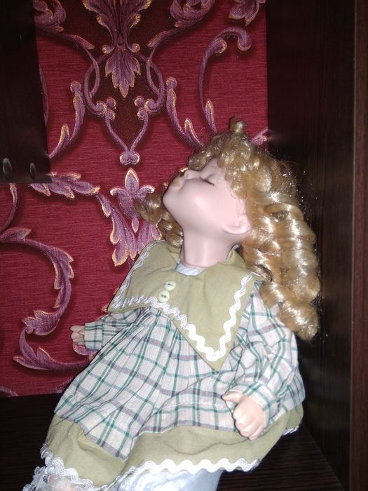 Керамическая куколка из серии "поцелуй"