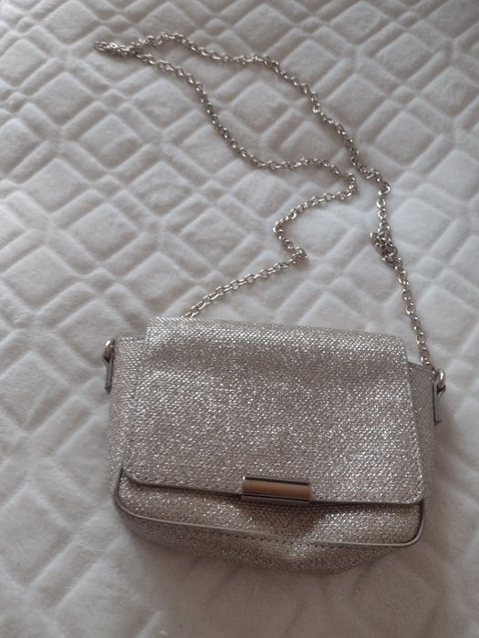 Złota torebka listonoszka brokatowa z Londynu