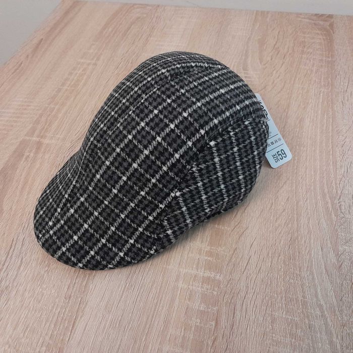 Nowa czapka z płaskim daszkiem, Retro/krateczka biało-szara/ 59 cm CKV