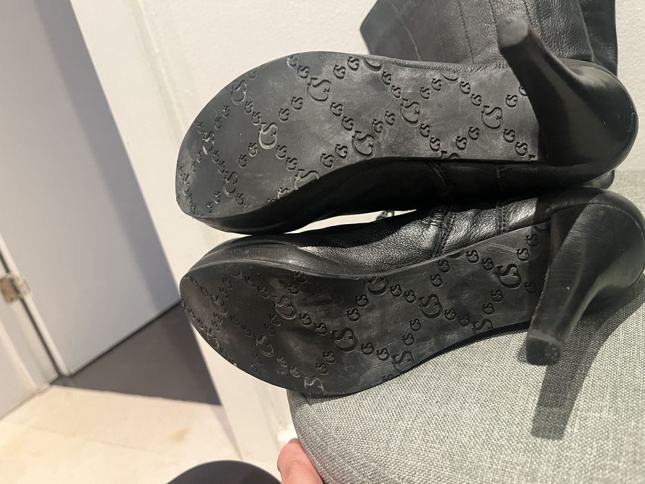 Botas pretas de salto Carmen Steffens 37