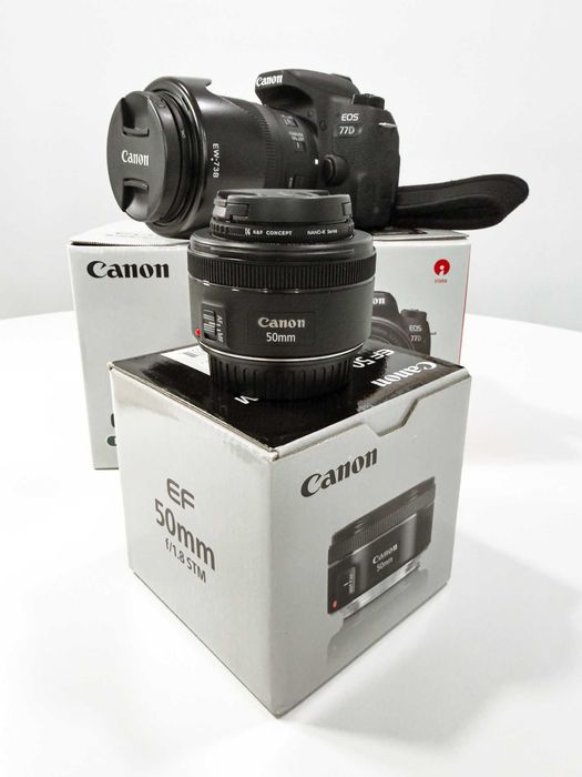 Canon EOS 77D + Extras