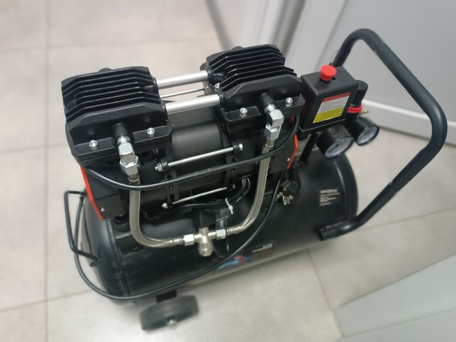 Продам компресор без масляний 24л 8 бар 220 л/хв kraft deie 1390w
