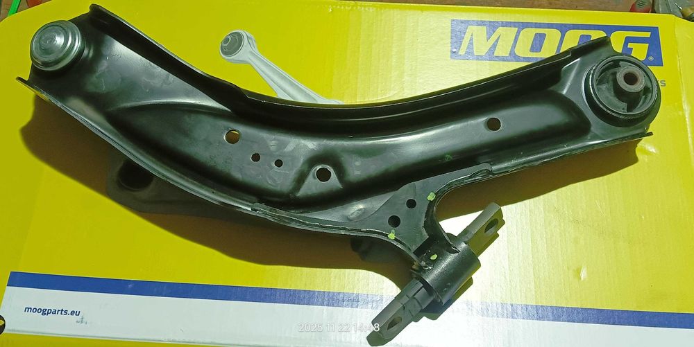 Важіль підвіски передній Nissan rogue (sport)