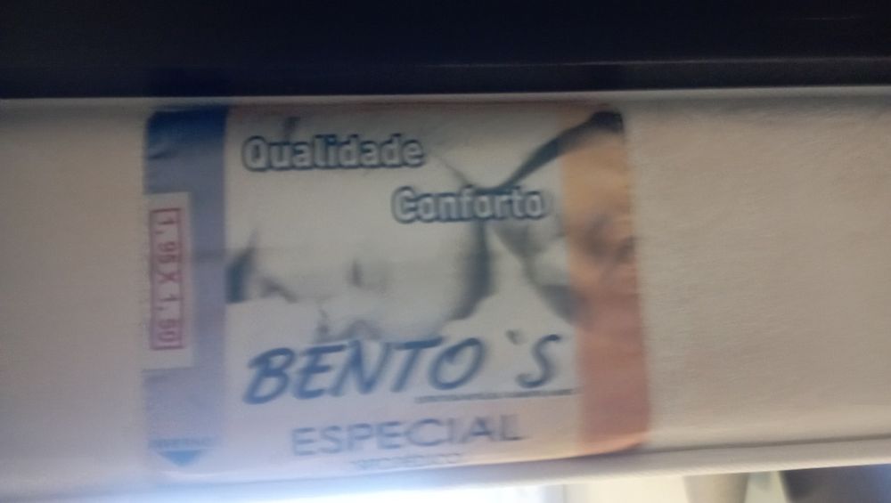 Cama 150 x 195 madeira maciça.