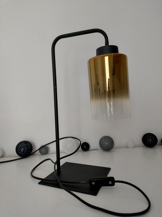 Lampa stołowa zlota