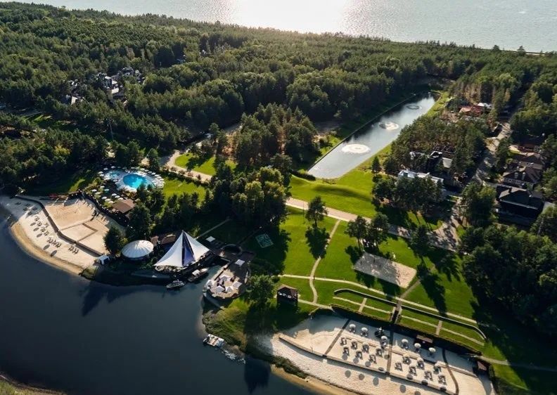 Новий будинок в Riviera Village з виходом на воду