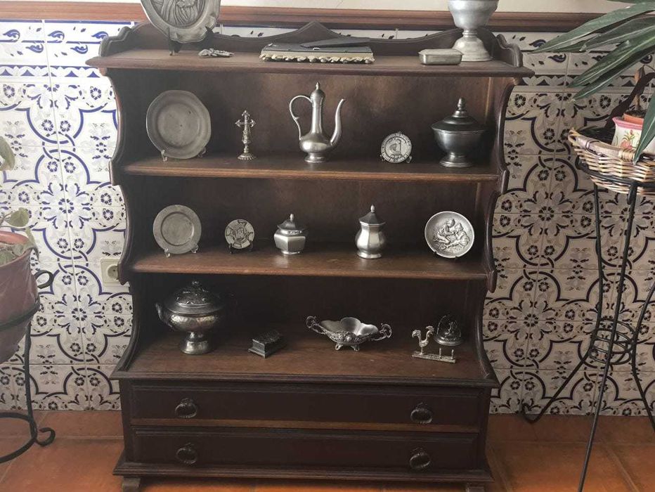 Móvel antigo corredor