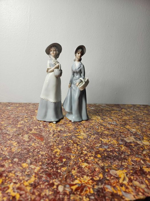 Dwie piękne duże figurki japońska porcelana "Damy z koszykami" 20 cm
