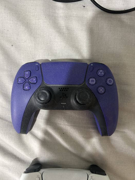 PS5 Bundle (Consola com Leitor) + Headset + Comando Branco/Roxo (Negociável) Preço: €400 (Negociável)