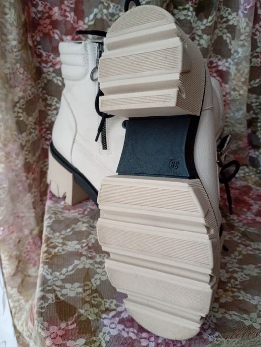 Botki damskie ze skóry naturalnej .