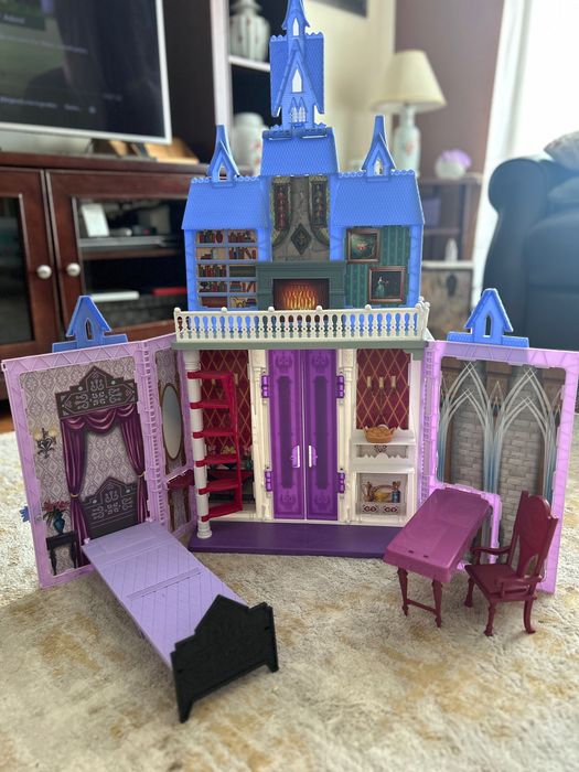 Castelo Frozen como novo