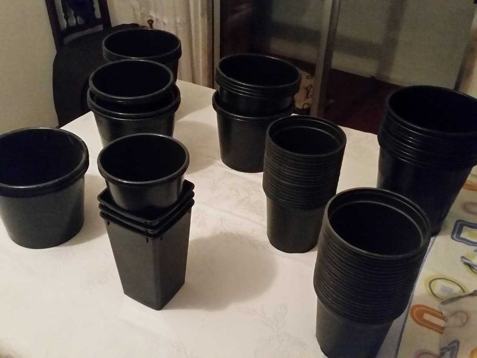 Baldes, Cestos de plástico de vários tipos e feitio