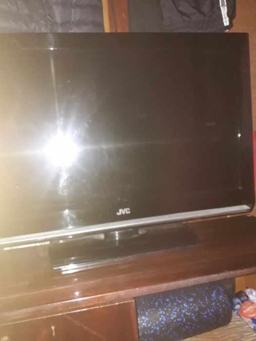тв    jvc  81см диогональ 32 і тв тошиба 51смд і