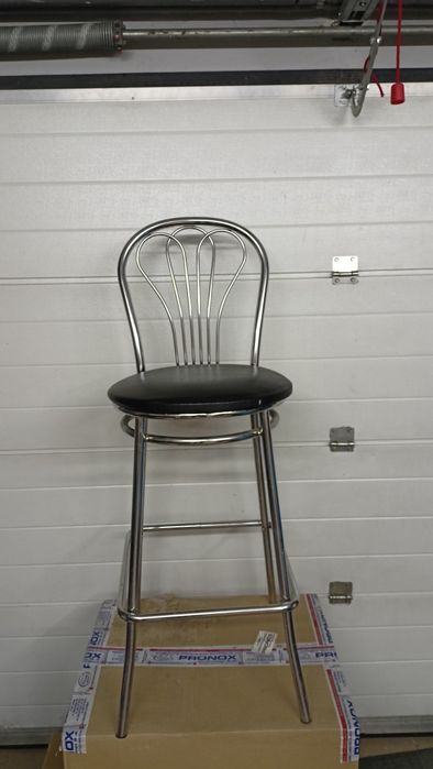 Krzesła i hokery metalowe