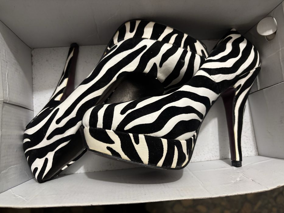 Туфлі зебра 39 розмір