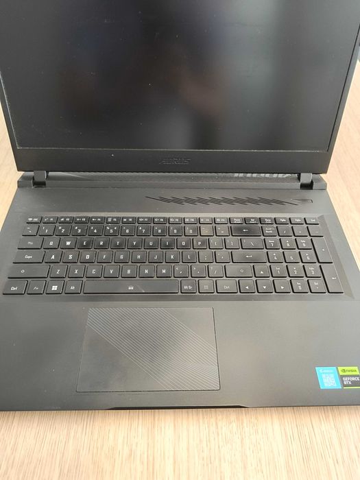 Laptop gamingowy 17 cali RTX 4070 AORUS 17