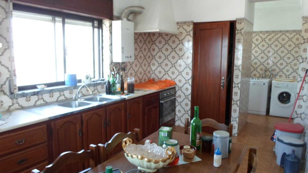 Moradia isolada, 3 pisos, 5 assoalhadas + 1.