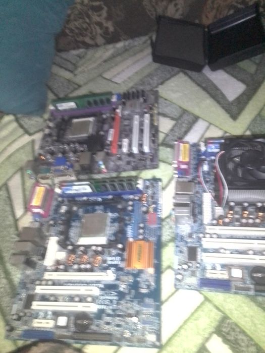 Комплект: мат.плата, процессор, память, охлаждение.