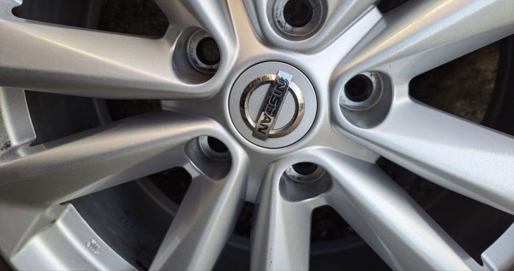 Jantes Nissan com pneus R17 5x114,3