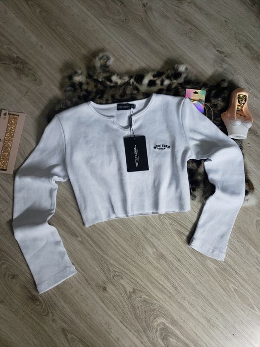 Кроп топ лонгслів з довгими рукавами в рубчик від prettylittlething M