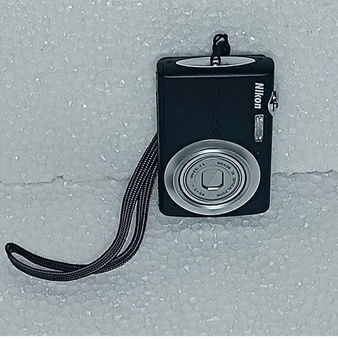 Nikon COOLPIX S203 10.0MP Digital Camera Black Não Funcional p/a peças