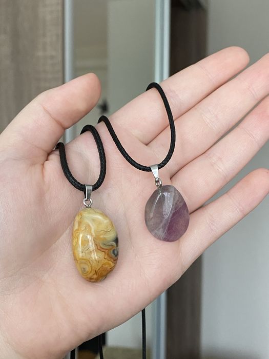 Кулони з яшми й флюориту