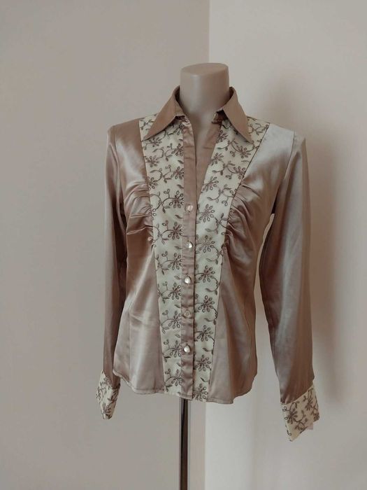 Блуза жіноча класична з довгим рукавом р. М