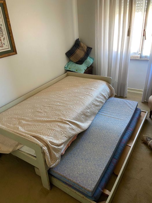 Cama de solteiro com gaveta e colchões