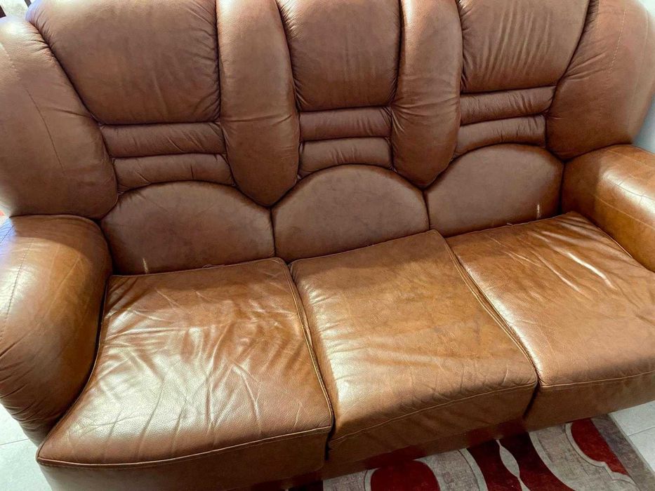 Conjunto de sofás em pele