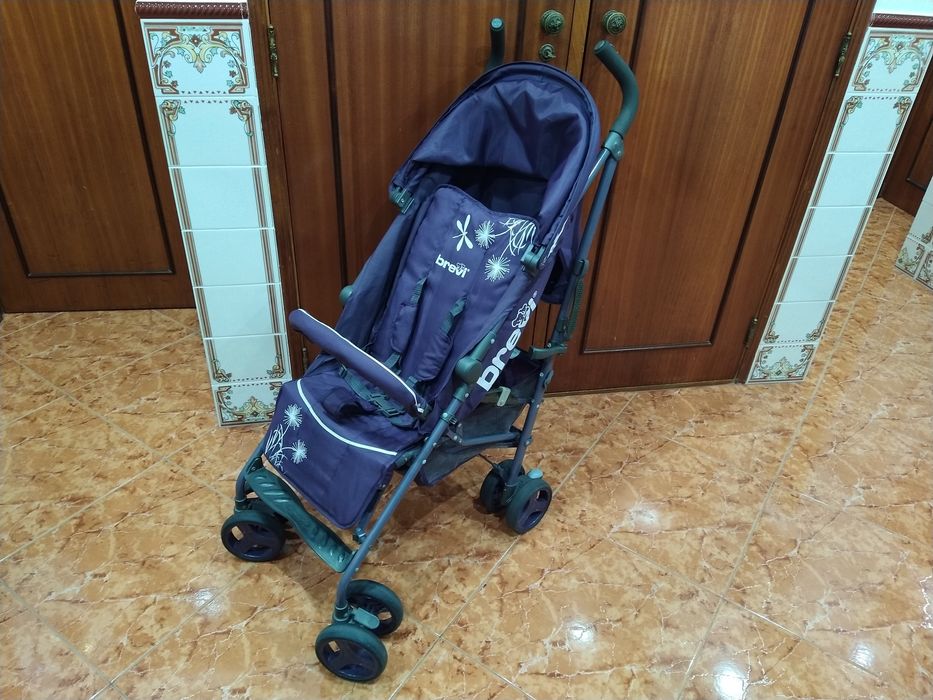 Carrinho bengala para bebé criança casa quarto apartamento vivenda.