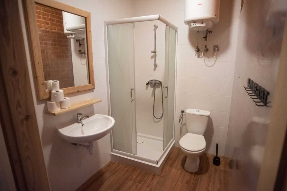 Domki w lesie nad jeziorem | Nocleg | Mrówki | Aktywna majówka 2026