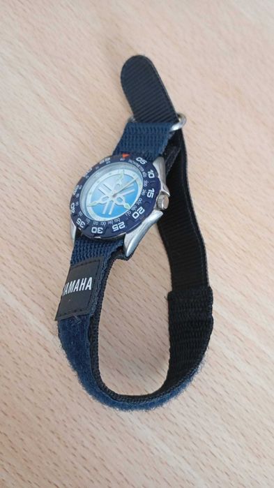 Relógio original da Yamaha para actividades aquáticas à prova de água