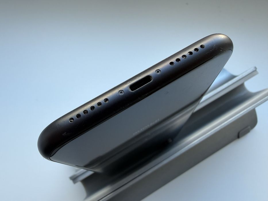 Apple iPhone XR 64gb Black Neverlock 84%