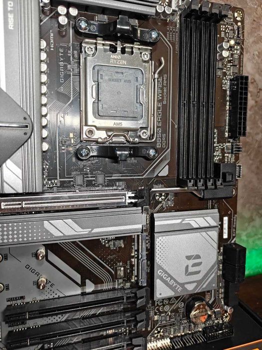 Материнська плата Gigabyte B850 Eagle Wifi6E (AM5) 7000-9000 AMD