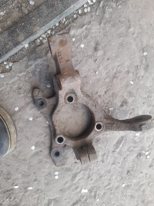 Кулак поворотний Опель