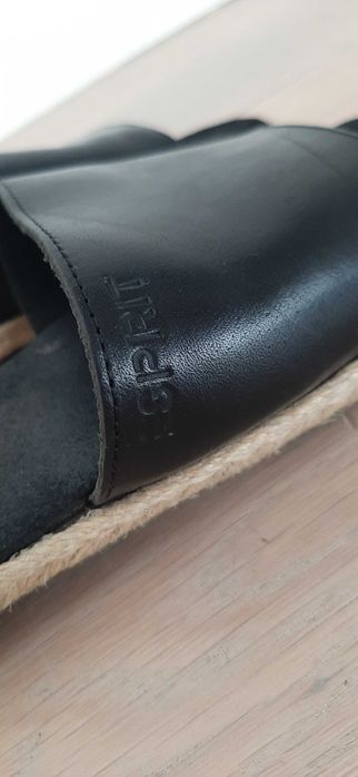Esprit damskie,skórzane, czarne klapki 36